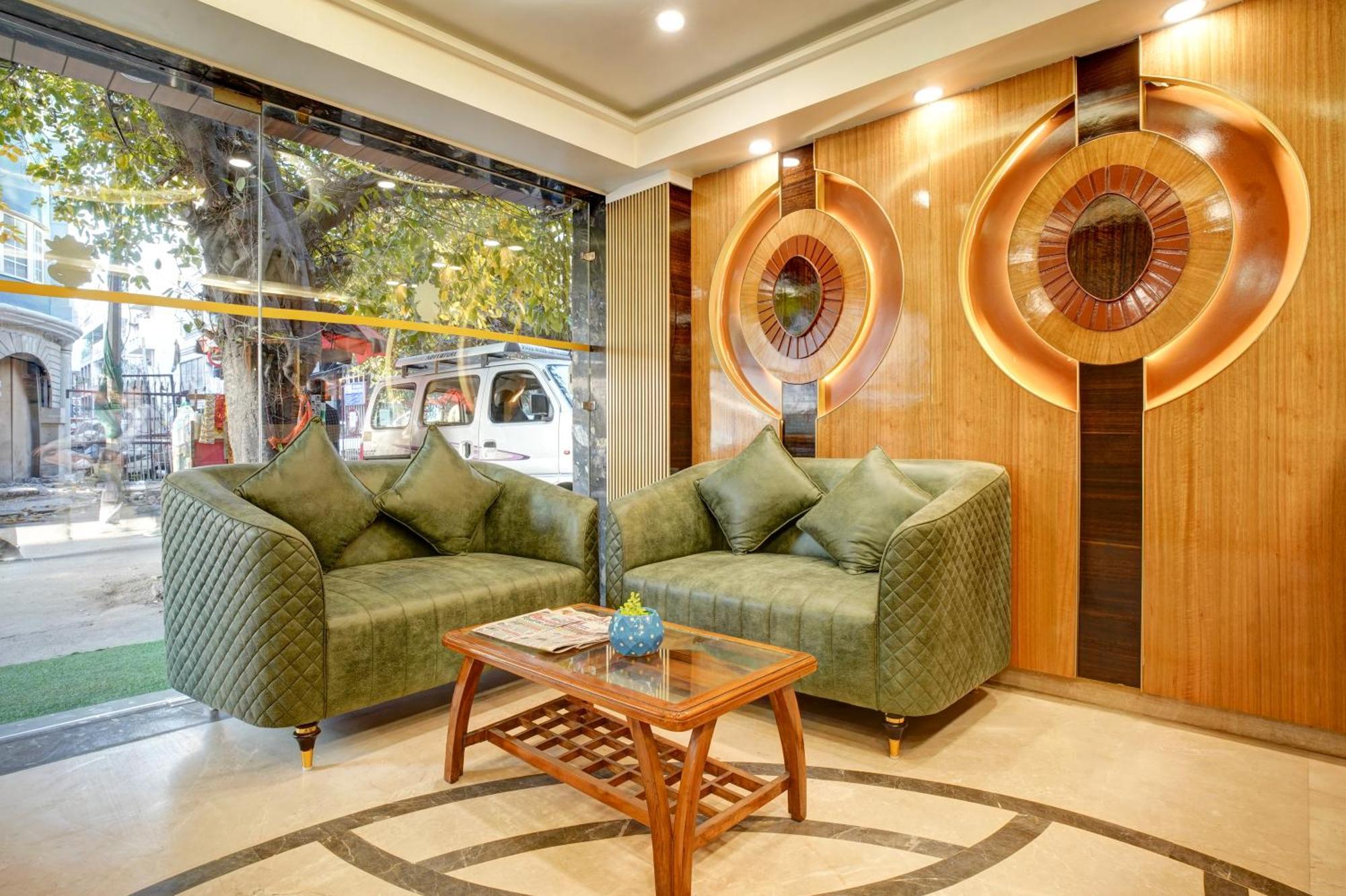 Hotel Just Renovated - Krishna Palace With Parking & Only 2 Mins Walk From Metro 4*