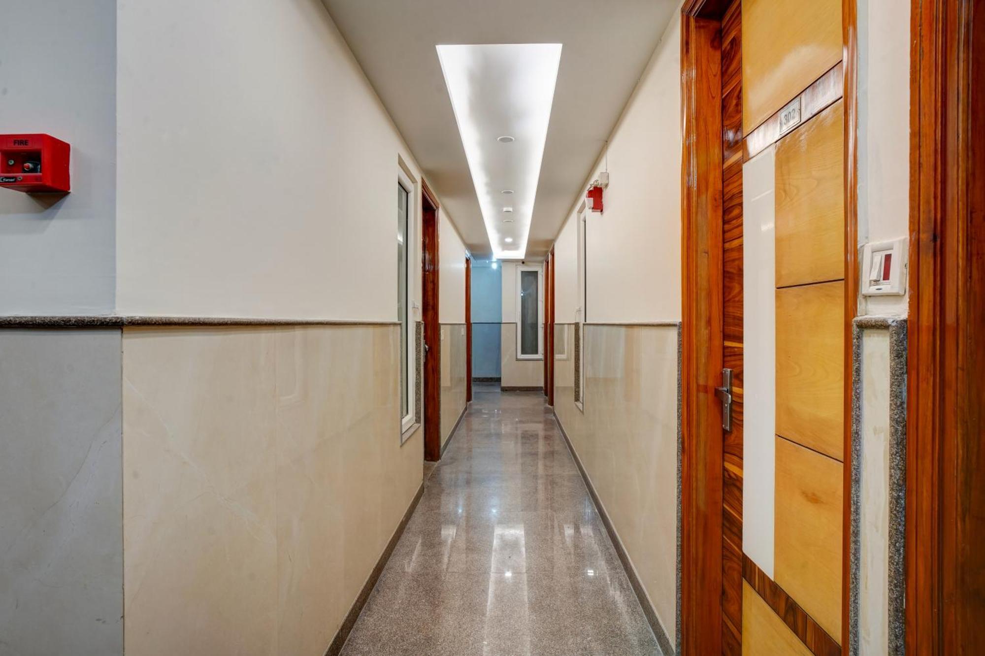 Just Renovated - Krishna Palace With Parking & Only 2 Mins Walk From Metro Hotel