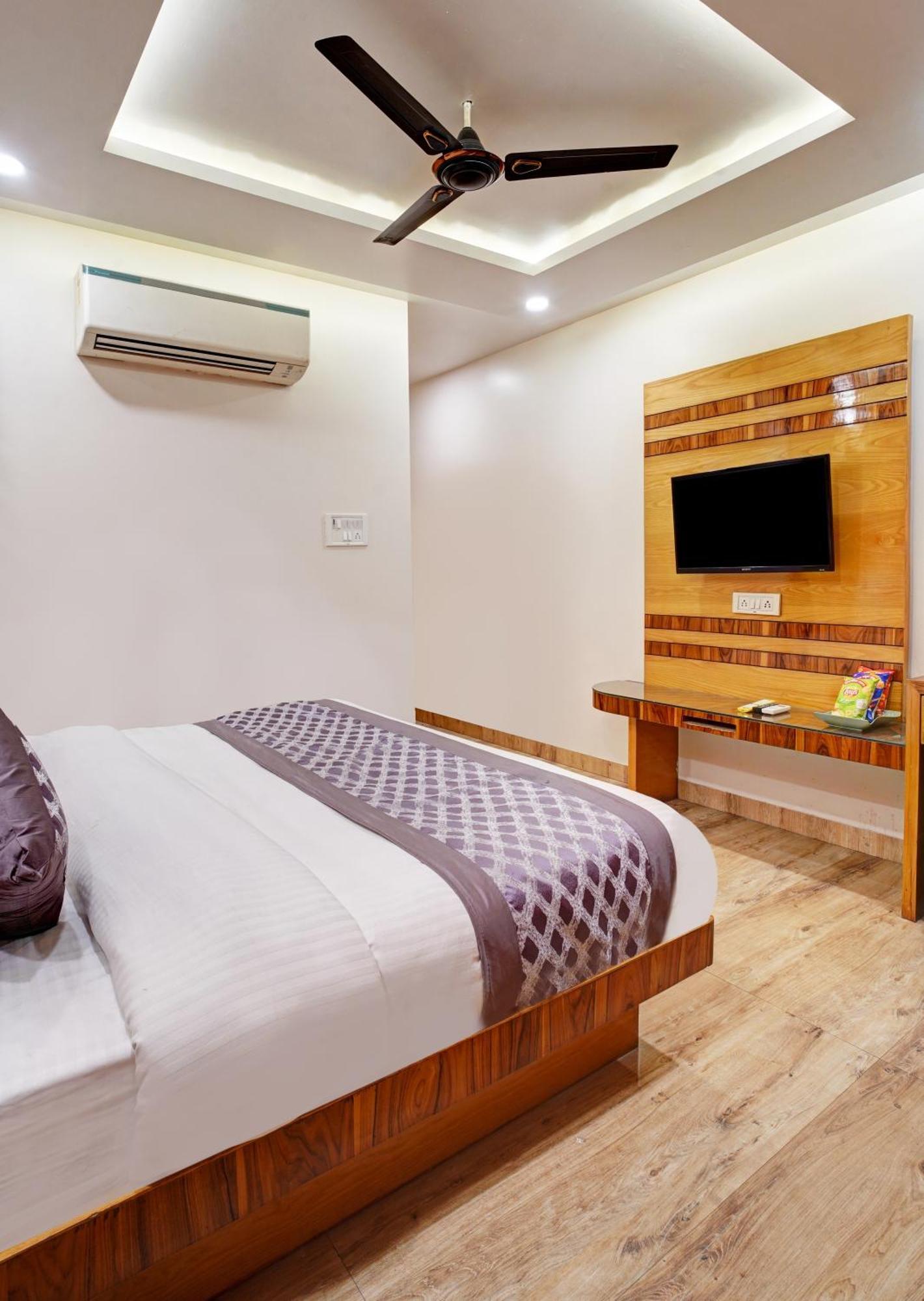 Just Renovated - Krishna Palace With Parking & Only 2 Mins Walk From Metro 4*